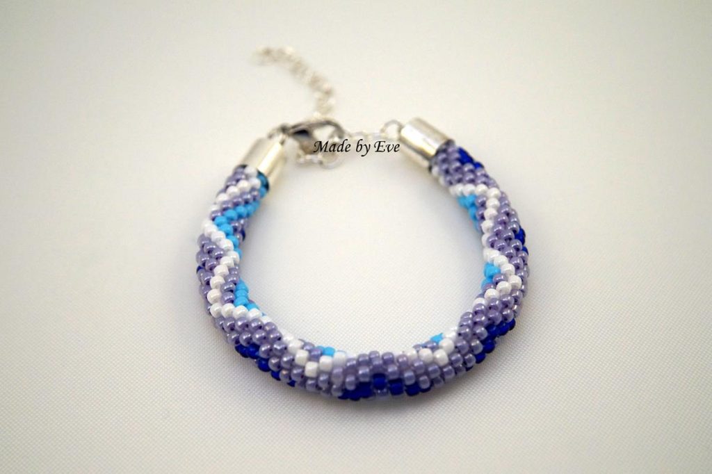 Crochet bracelet with many possibilities