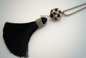 Set  of jewelry with tassels
