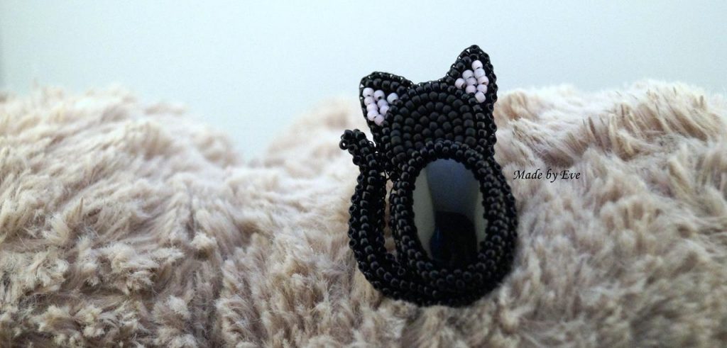 Brooch with onyx “black cat”